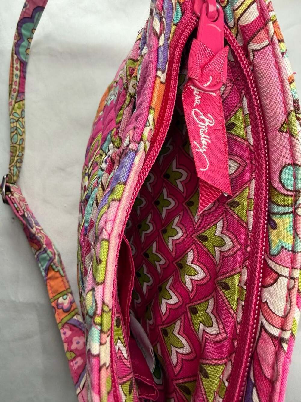 Vera Bradley Quilted Paisley Pattern Small Crossbody Handbag - Picture 4 of 5